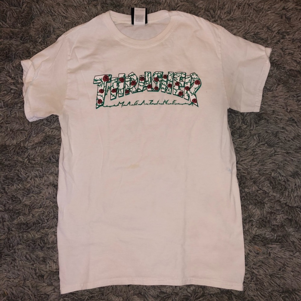 White and rose pattern Thrasher tee